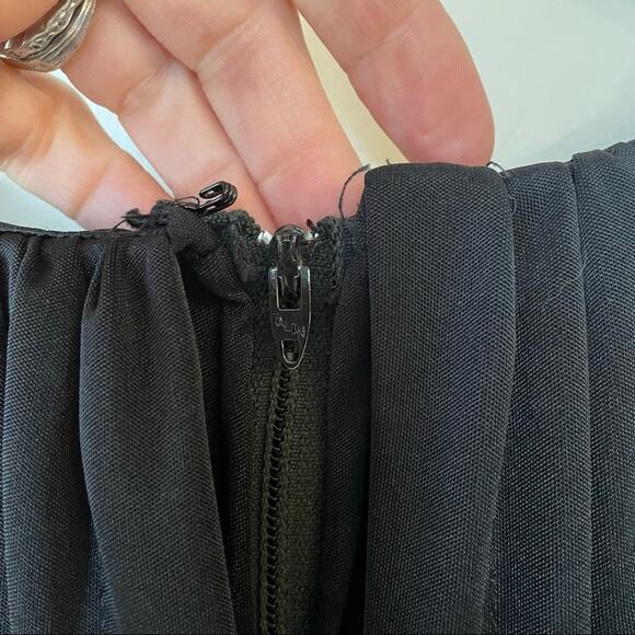 Amazing Vintage Black Ruched Column Draped Deep-V Cocktail Evening Dress - Picture 12 of 13